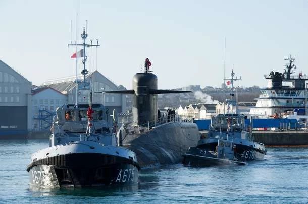 Mouvement d'un sous-marin en démantèlement