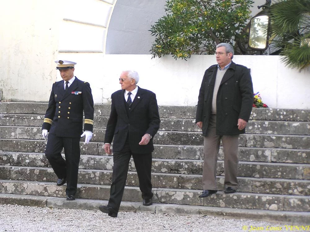 Le commandant et les anciens élèves