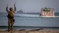 Le porte-hélicoptères Dixmude intègre le groupe amphibie italien