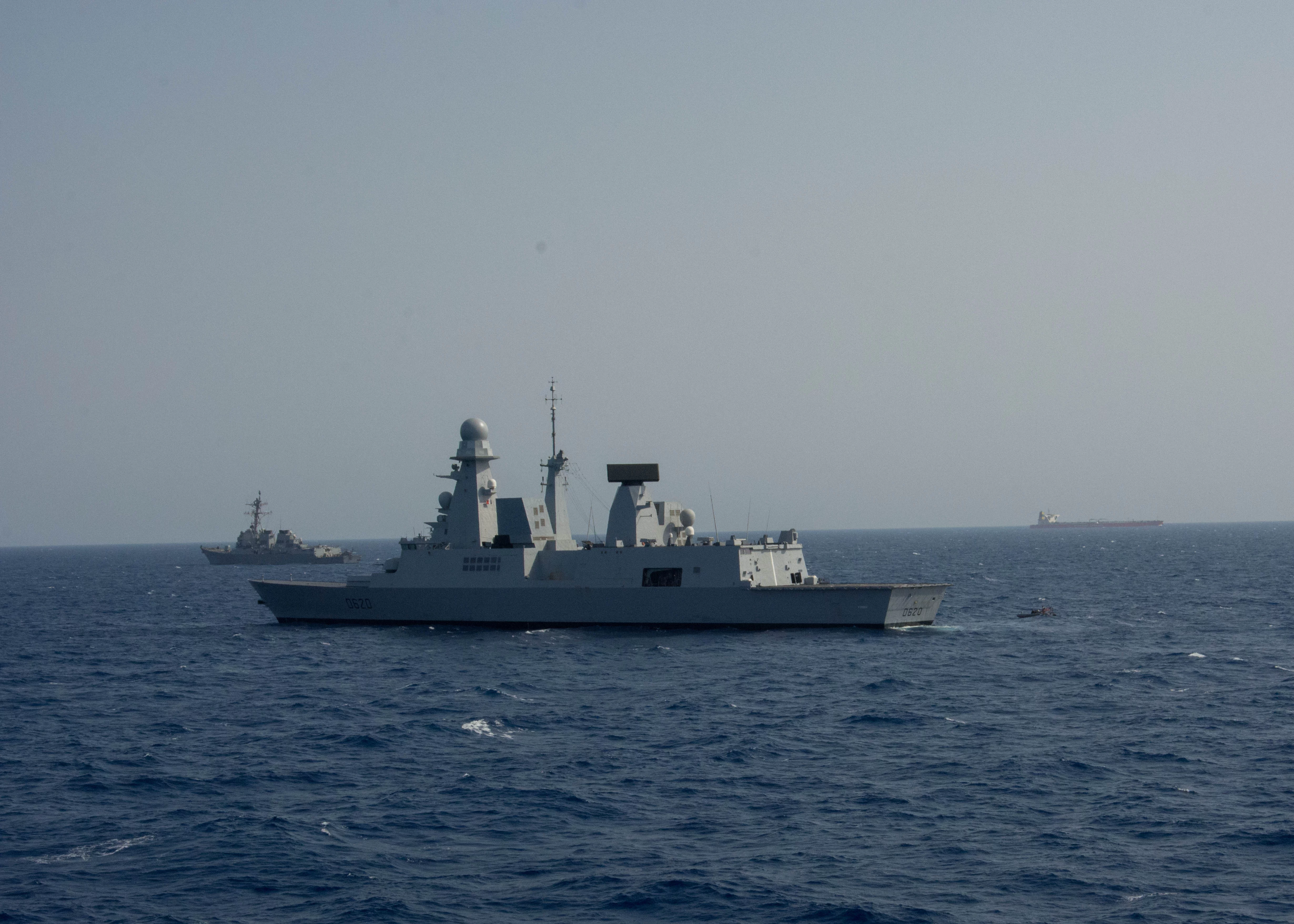 La frégate Forbin et le destroyer USS Mason