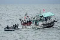 L'équipe de visite du patrouilleur La Résolue intercepte une tapouille en infraction