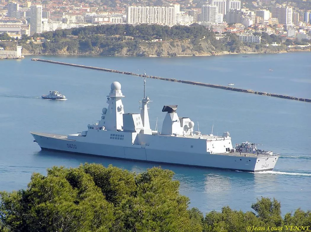 Le Forbin rentre au port