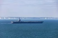 Le porte-avions américain USS Gerald R. Ford franchit le détroit du Pas-de-Calais