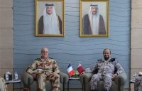 L'amiral Nicolas Vaujour et le général de division (Marine) Abdullah Hassan Al Sulaiti