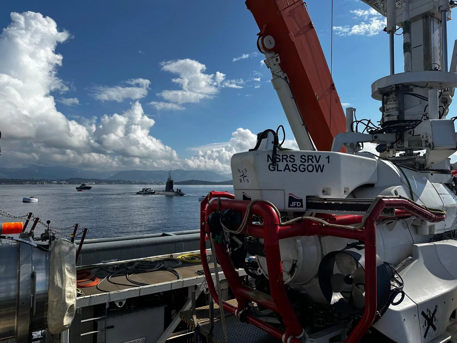 Ls NSRS et un sous-marin type Suffren