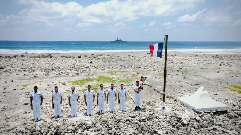 Cérémonie des couleurs sur Clipperton