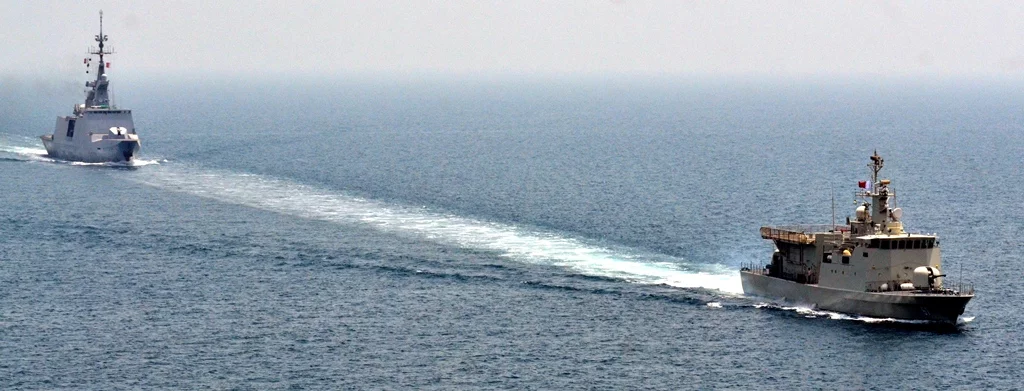 Le Surcouf s’entraîne avec les forces armées émiriennes et de Bahreïn