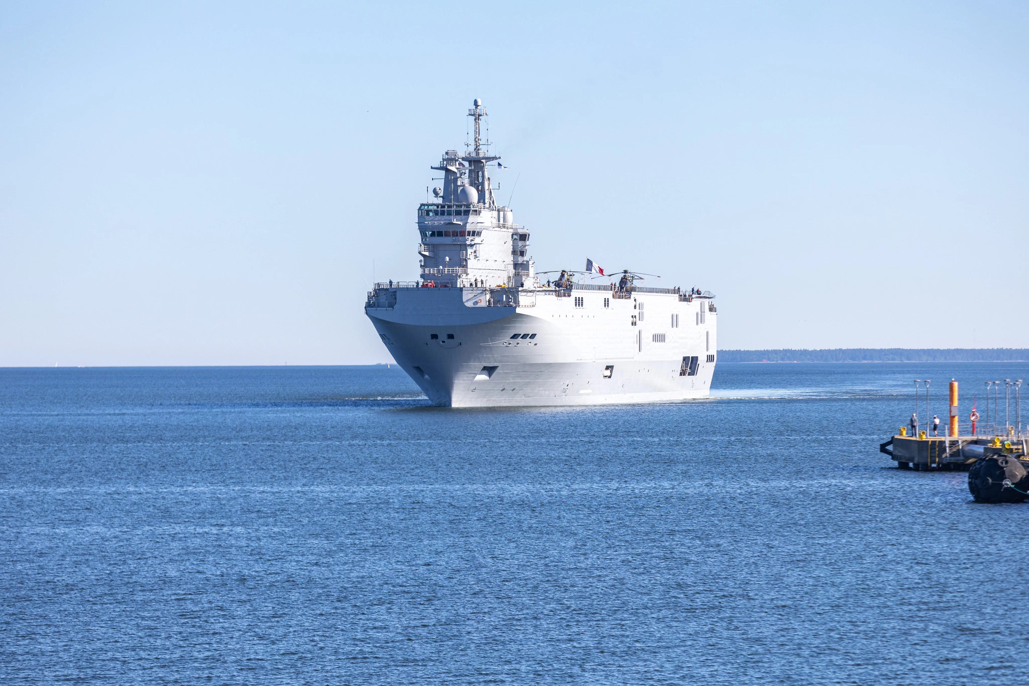 Le porte-hélicoptères Mistral