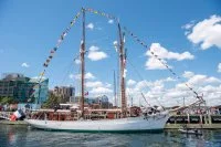 La goélette Belle Poule dans le port d'Halifax (Canada)