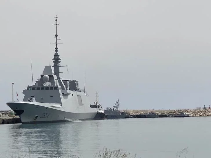 La frégate Auvergne accostée dans le port de Larnaca (Chypre)