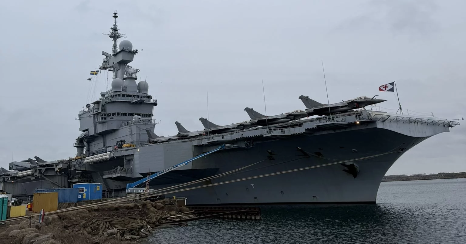 Le porte-avions Charles de Gaulle accosté à Malmö (Suède)