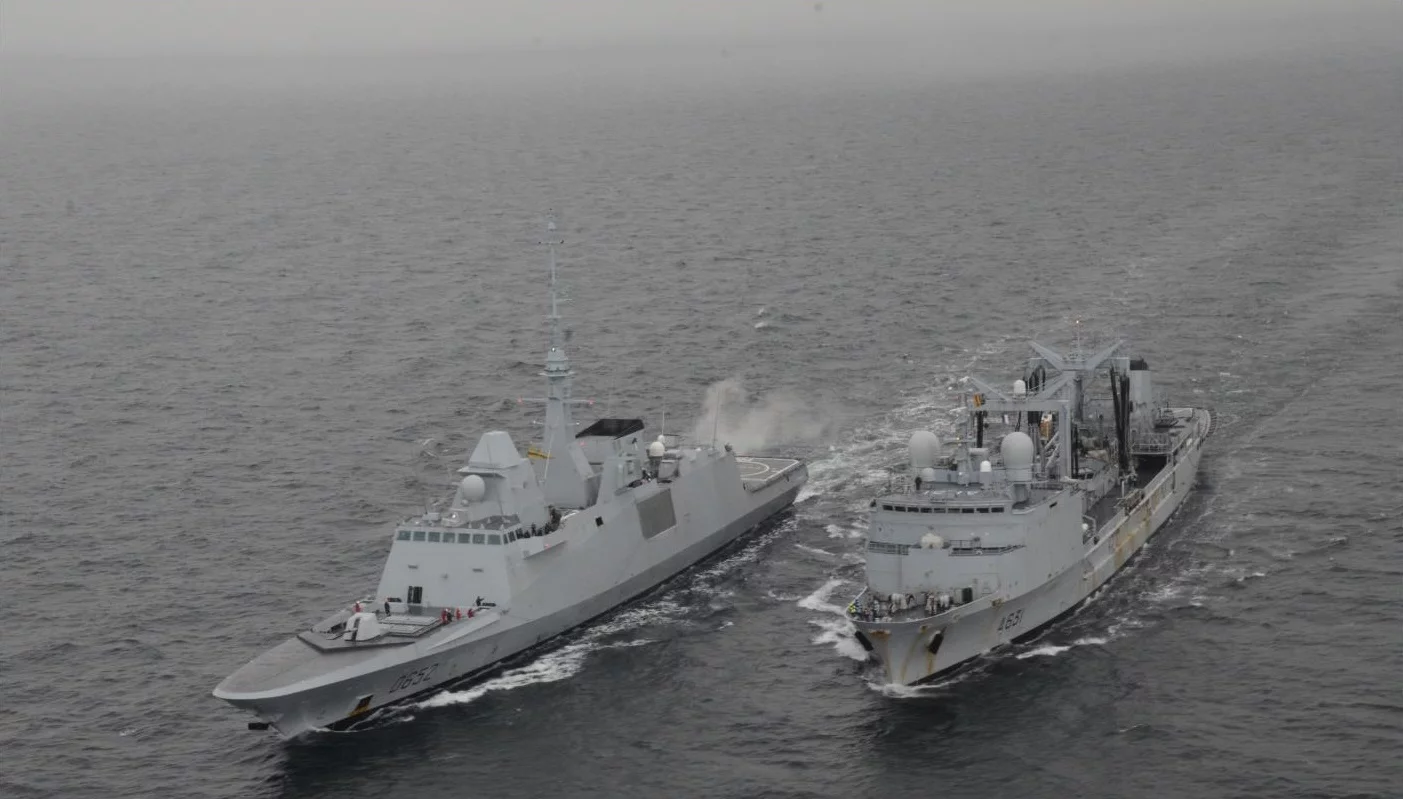 La frégate Provence et le BCR Somme