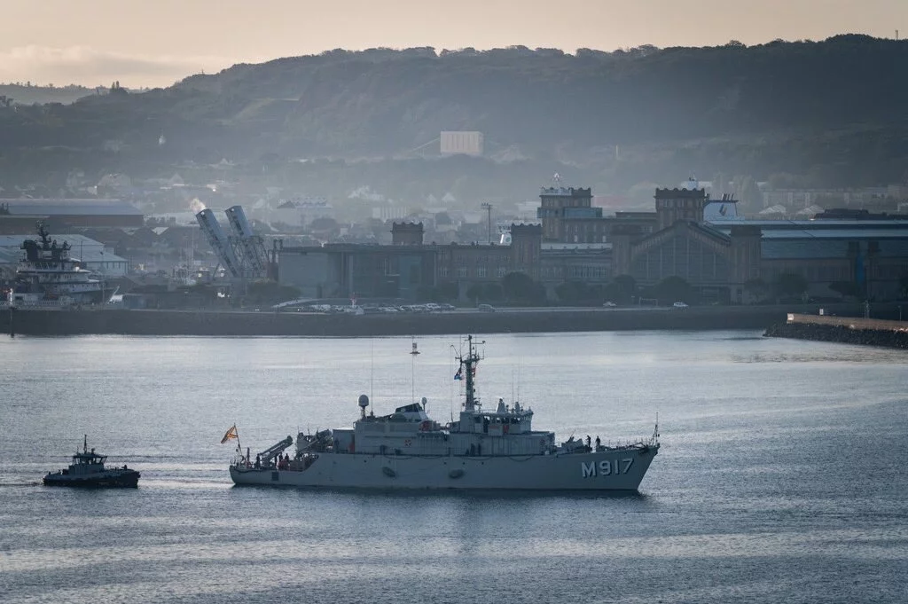 Un chasseur de mines belge arrive à Cherbourg