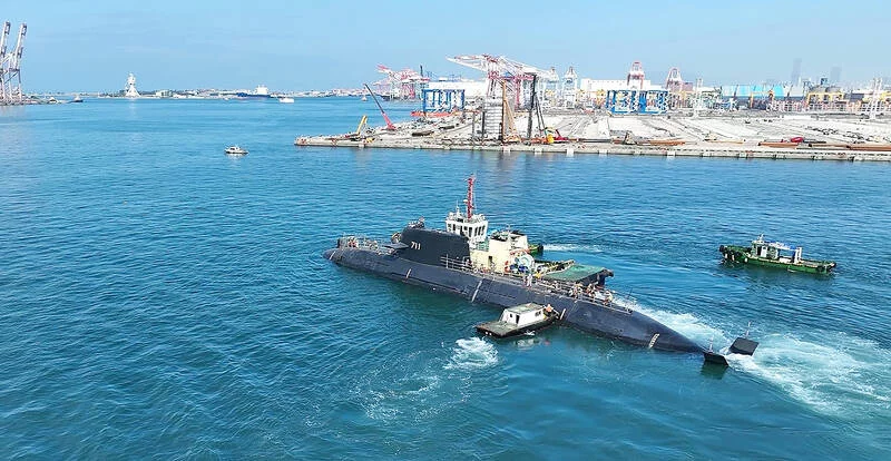 Le sous-marin taïwanais Hai Kun dans le port de Kaohsiung