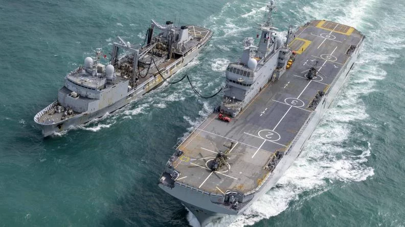 Le BCR Somme ravitaille le PHA Dixmude