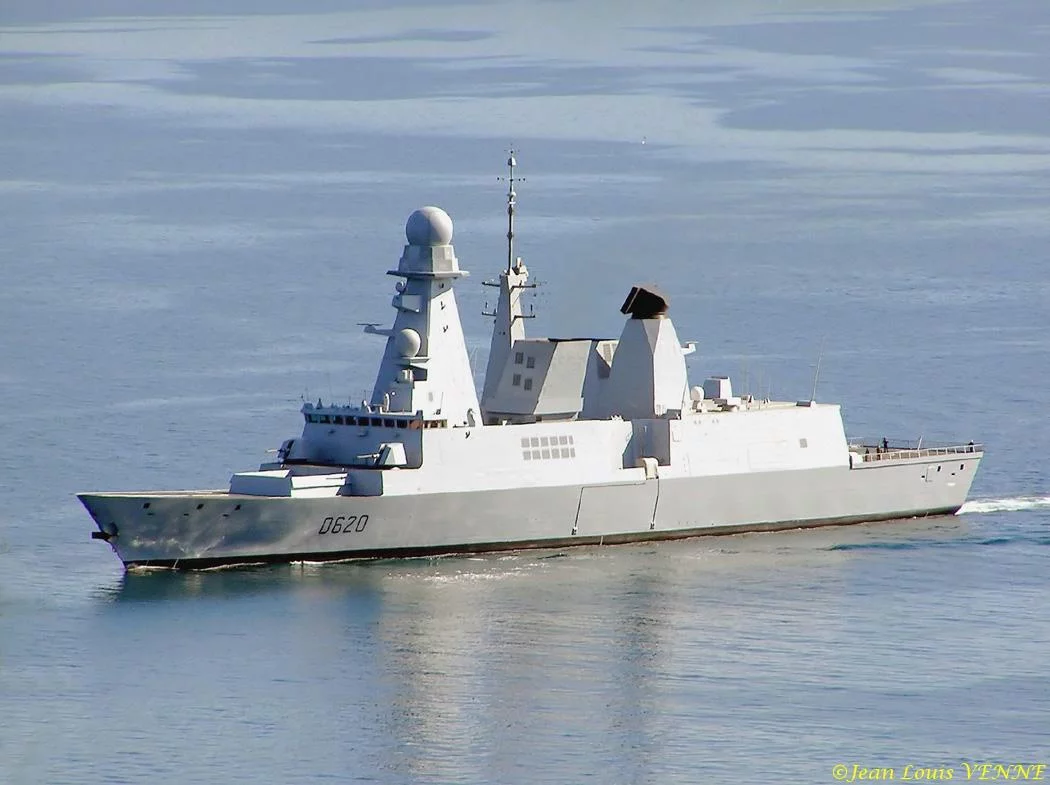 Le Forbin rentre au port