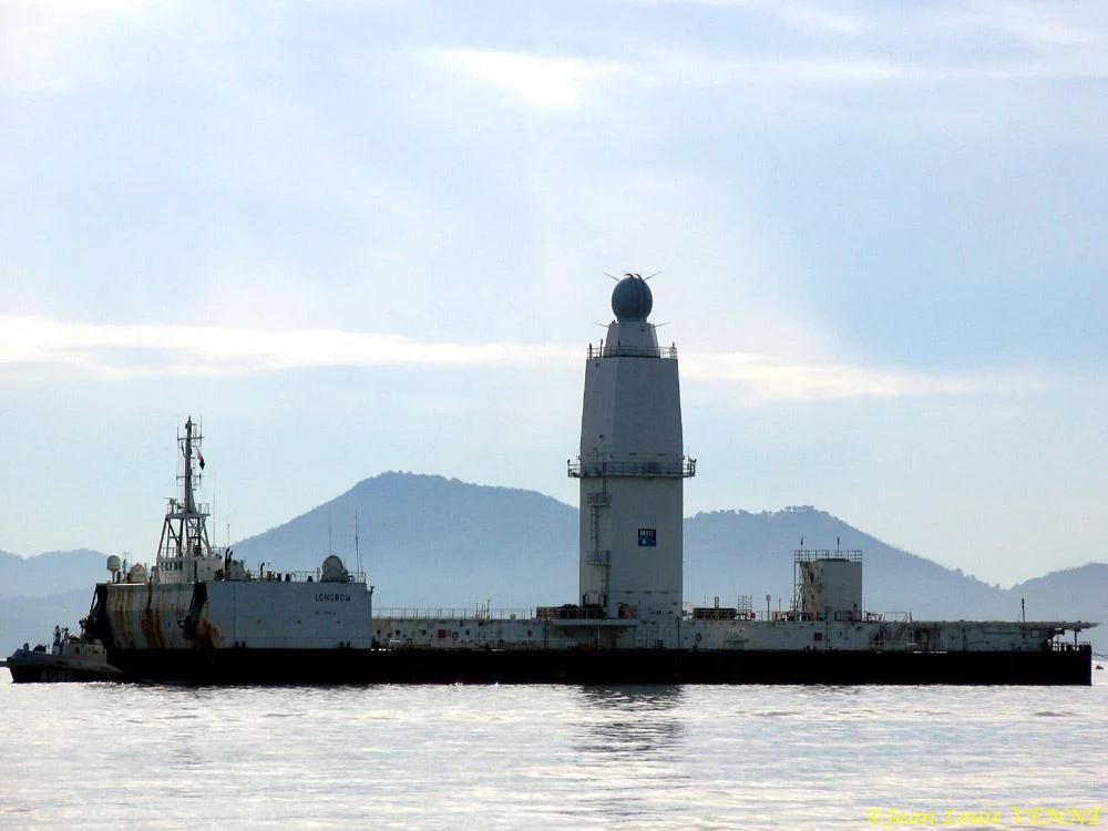 Un mÃ¢t de destroyer britannique Ã  la Seyne-sur-Mer