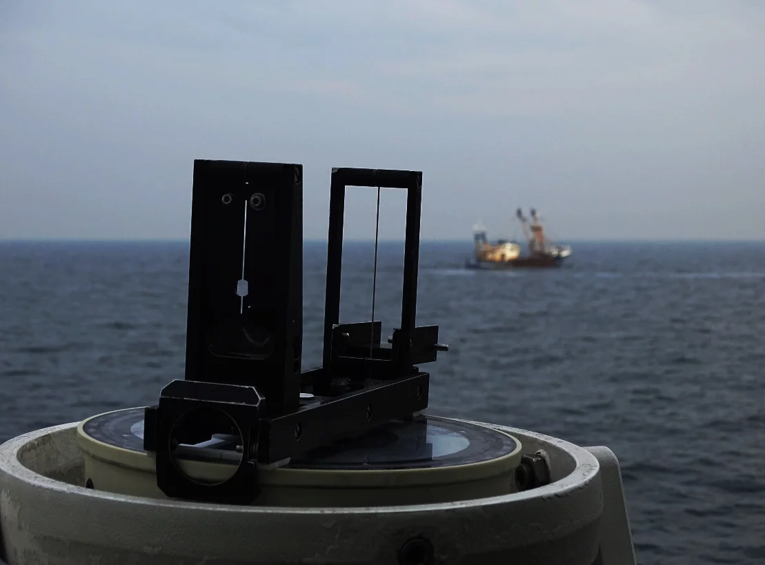 Un chalutier vu depuis le Flamant