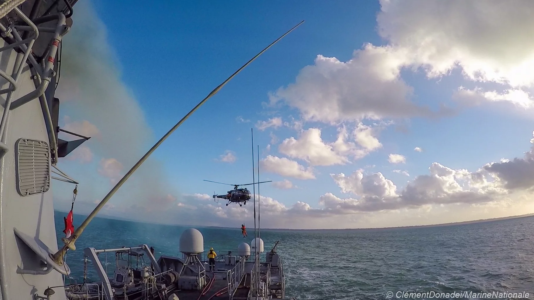 Exercice de treuillage avec une Alouette III