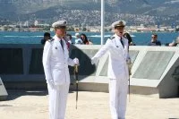 Le capitaine de vaisseau Daniel Faujour fait reconnaître le nouveau commandant