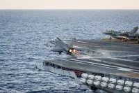 Un Rafale décolle du porte-avions Charles de Gaulle