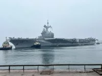 Le porte-avions Charles de Gaulle accoste à Malmö en Suède