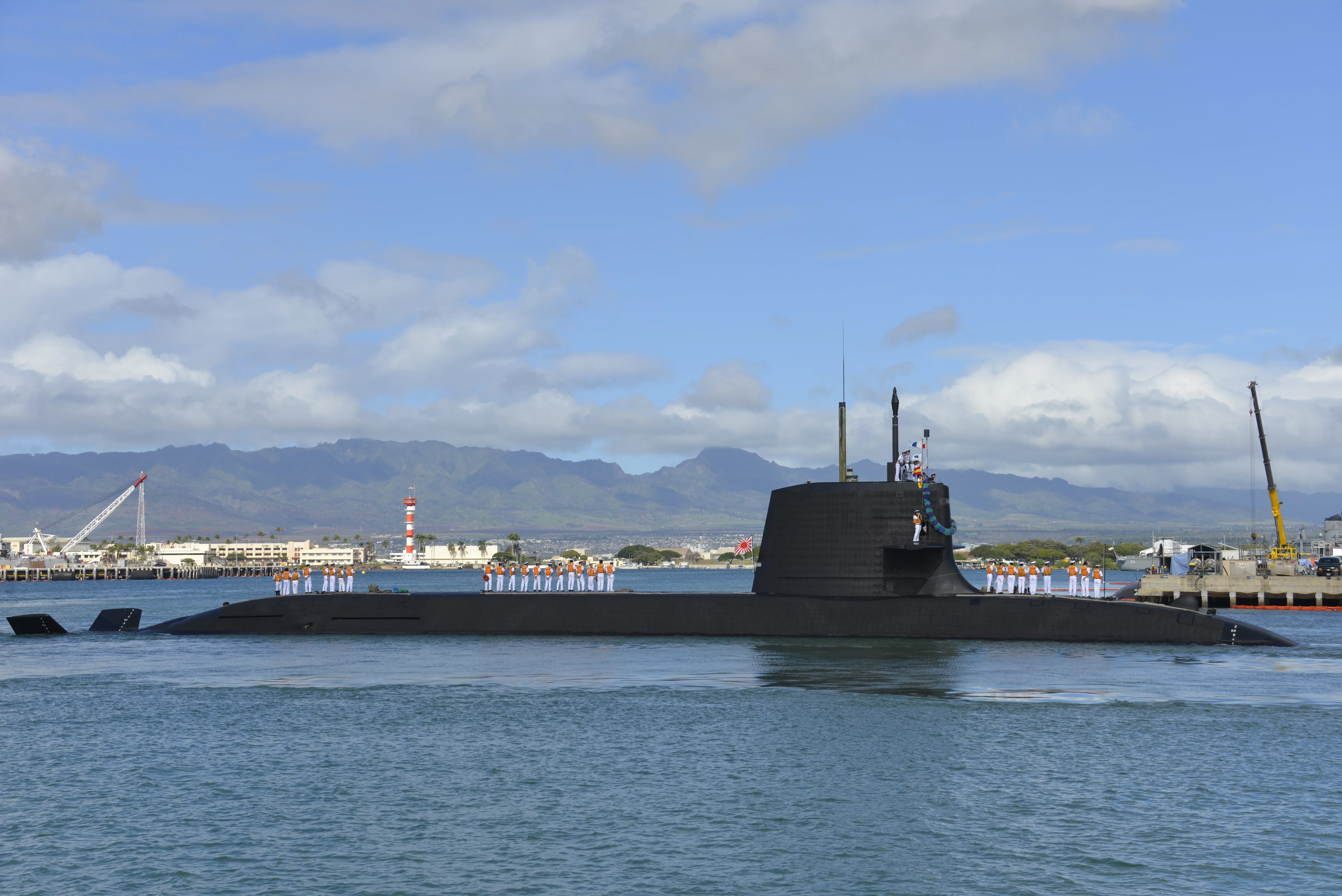 Le sous-marin japonais Hakuryū arrive dans le port de Pearl Harbour