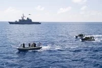 La frégate Vendémiaire effectue un échange de personnel avec le destroyer USS Michael Murphy