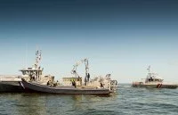 L’Embarcation remonte-filets (ERF) La Caouanne et la vedette de gendarmerie maritime Mahury