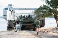 La batellerie du Mistral met à terre le Groupe tactique embarqué (GTE)