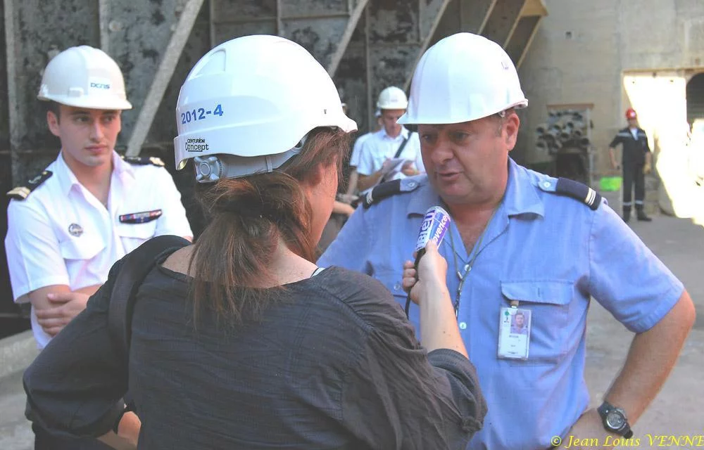 Le Charles de Gaulle ré-embarque ses lignes de mouillage