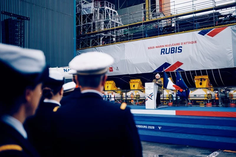 Le sous-marin nucléaire d’attaque (SNA) Rubis transféré sur le dispositif de mise à l’eau