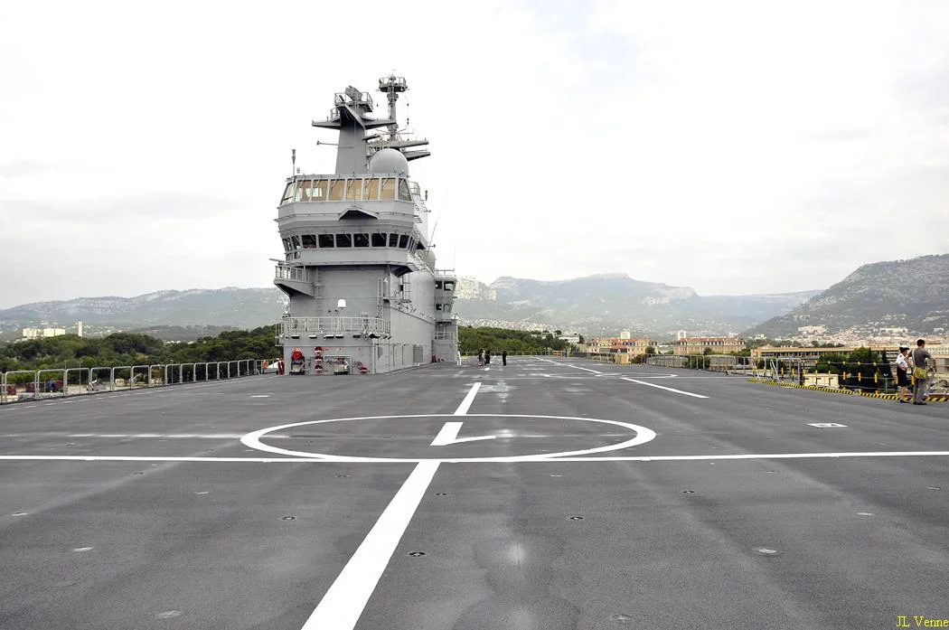 Le pont d'envol du BPC Dixmude