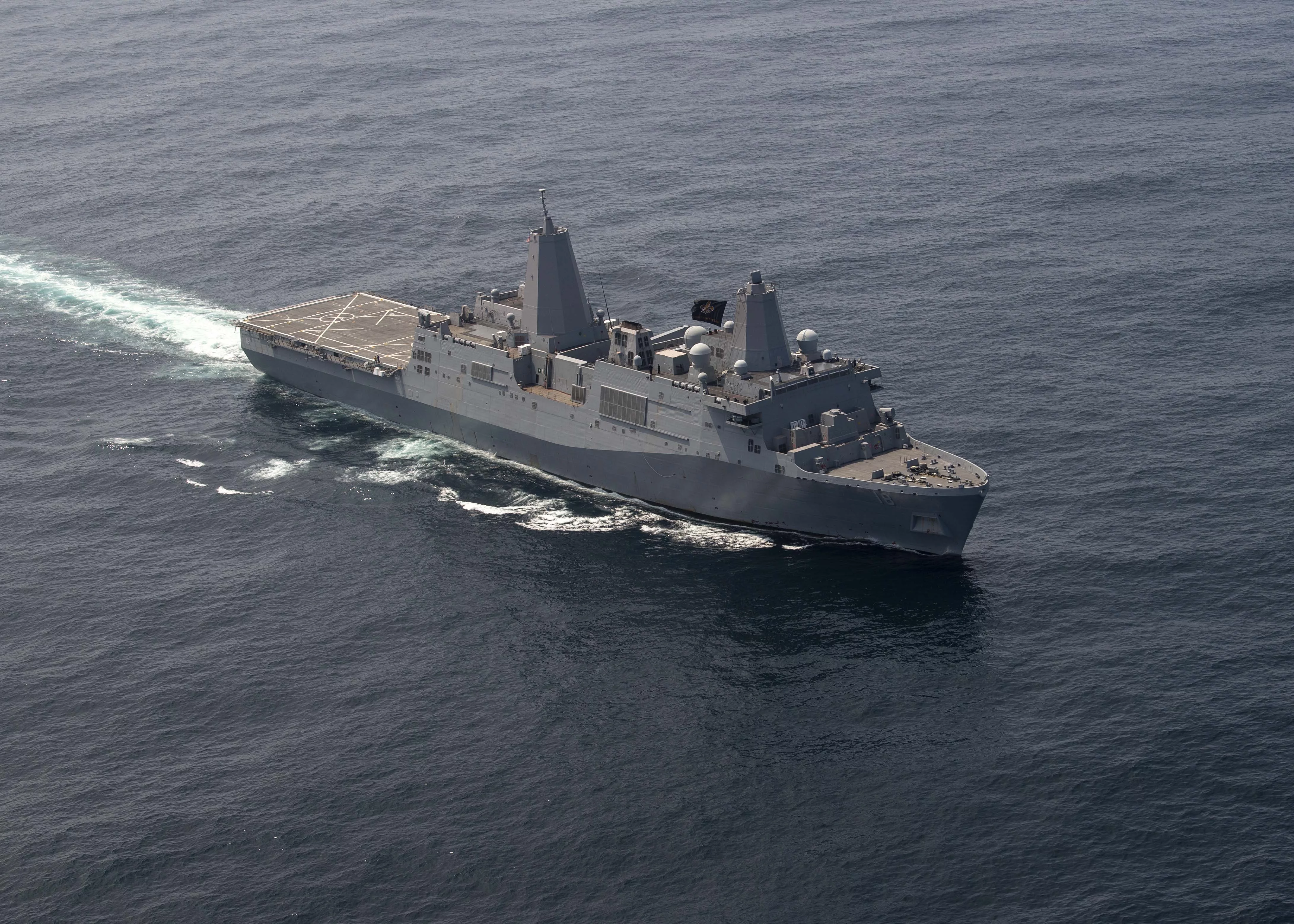 Le navire d’assaut amphibie américain USS New Orleans