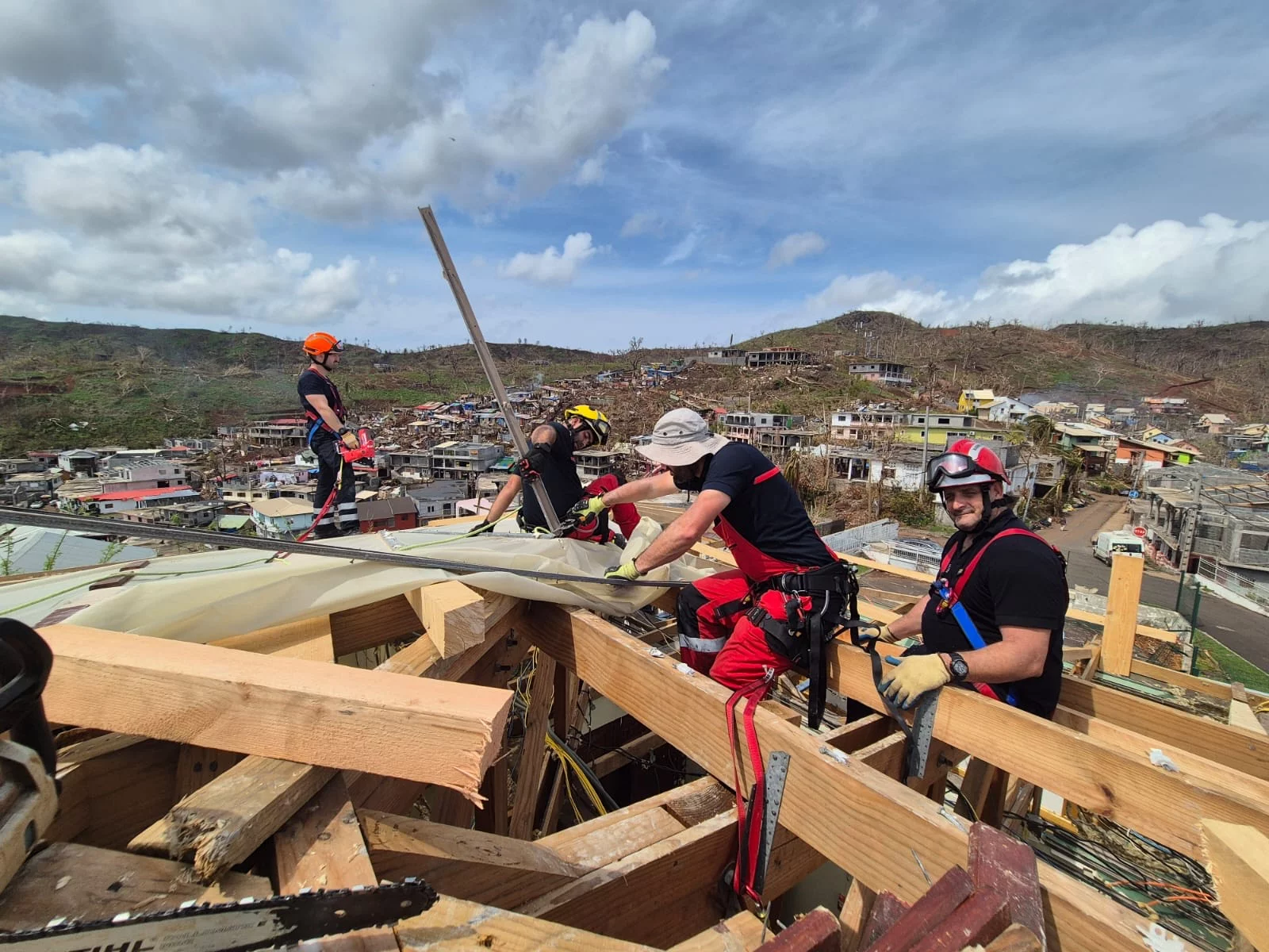 Les marins-pompiers de Marseille en renfort à Mayotte