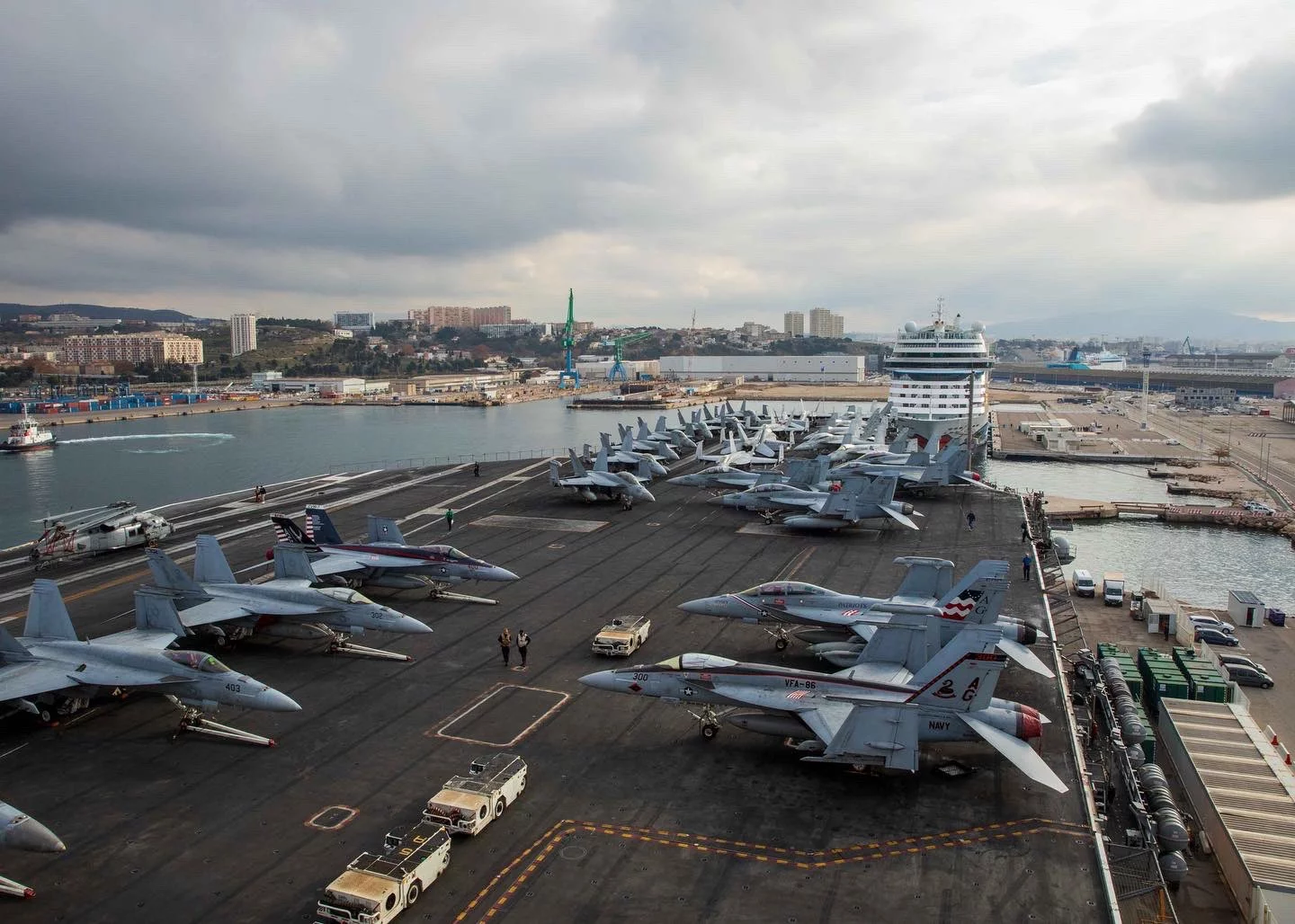 Le porte-avions américain George H.W. Bush arrive à Marseille