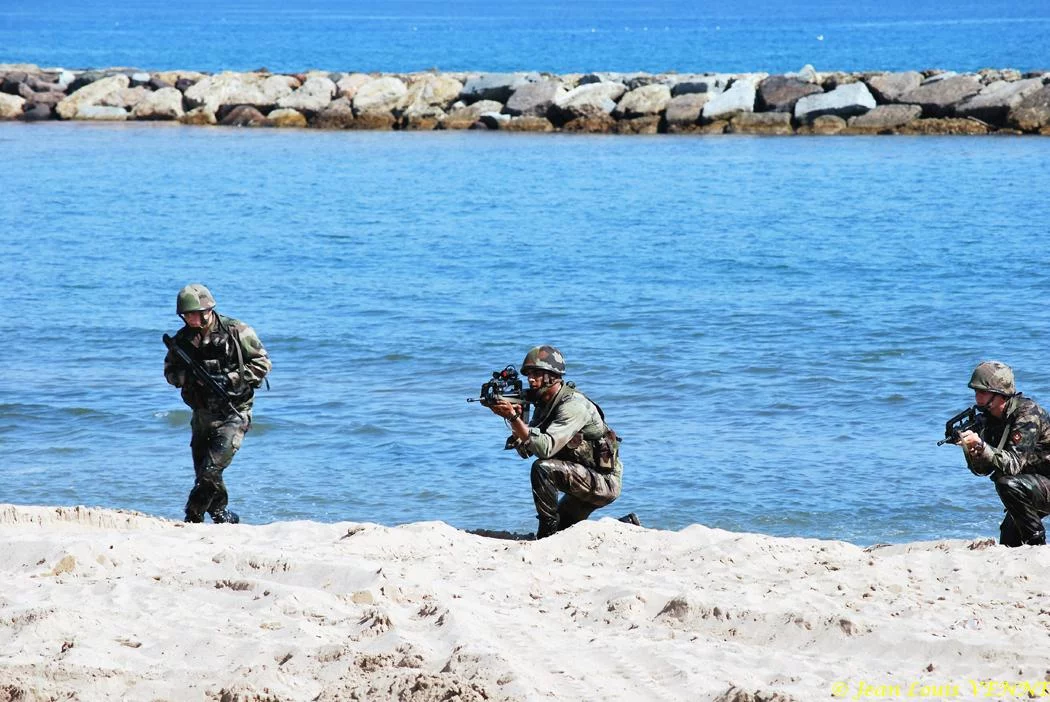 Les fantassins protègent la tête de pont