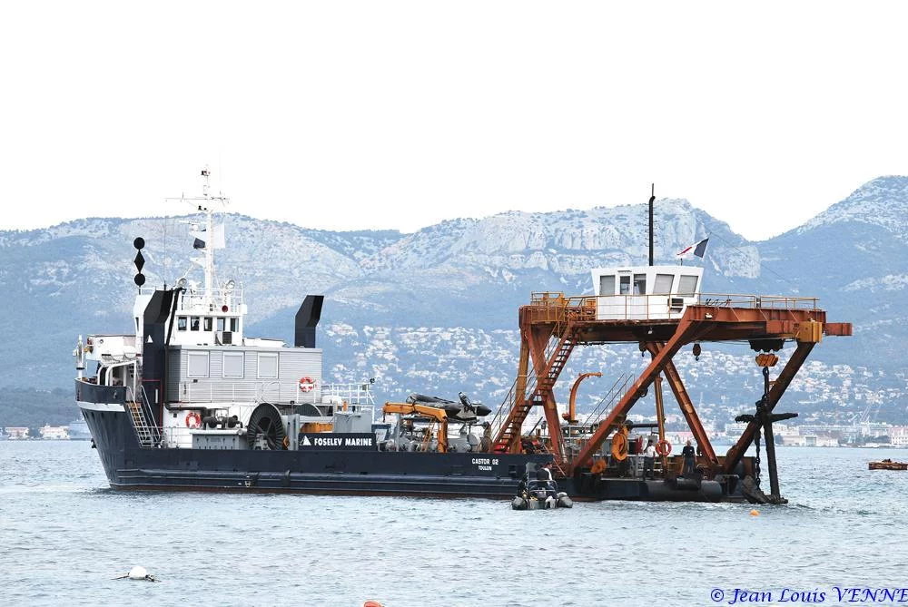 Le Castor 02 relève les ancres et les chaînes de la Rance et du Cdt Rivière