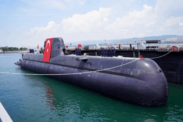 Lancement du sous-marin turc TCG Muratreis