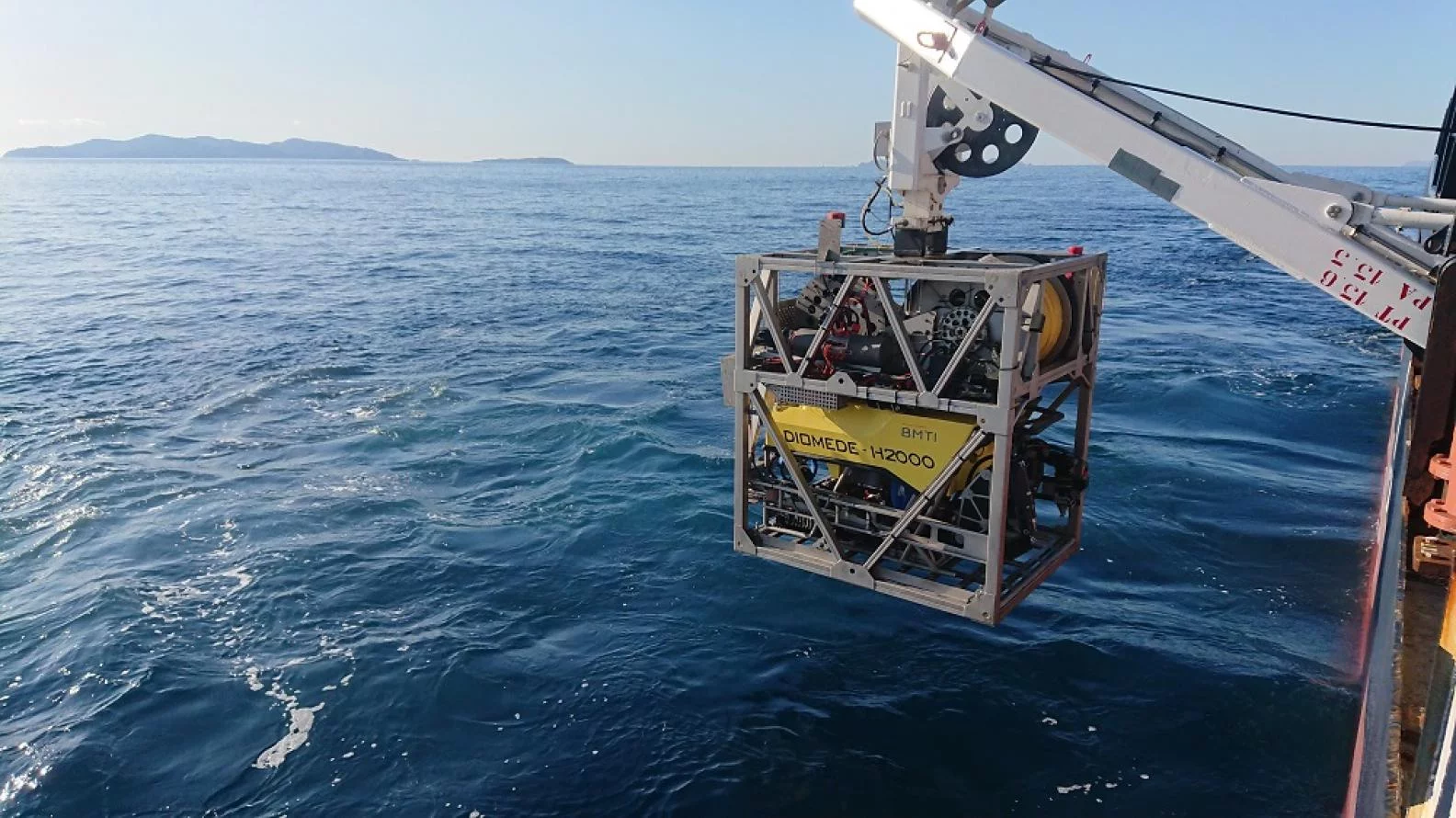 Mise à l'eau du véhicule télé-opéré Diomède