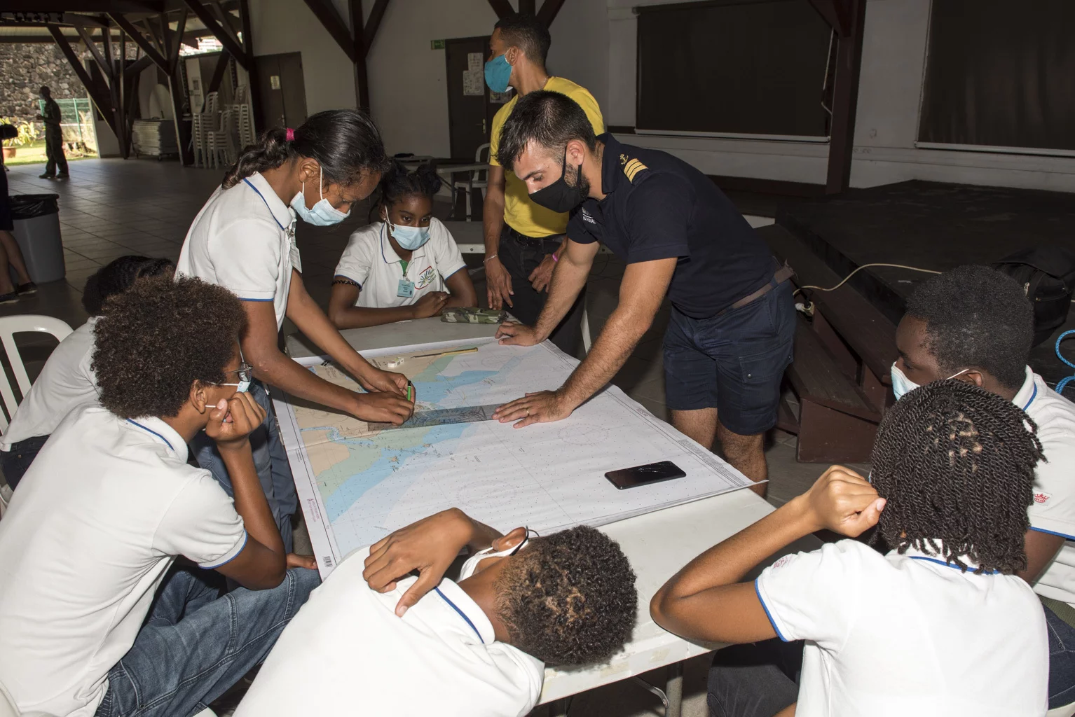 Les cadets ont appris à lire une carte marine