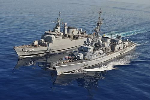 Passex entre la frégate ‘Jean de Vienne’ et un bâtiment brésilien