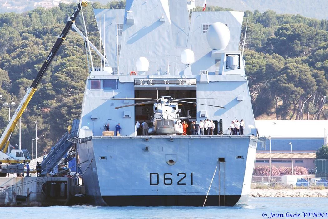 Appontage d’un NH90 sur le Chevalier-Paul