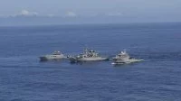 La frégate de surveillance (FS) Vendémiaire, le bâtiment de soutien et d’assistance outre-mer (BSAOM) D’Entrecasteaux et le patrouilleur outre-mer (POM) Auguste Bénébig