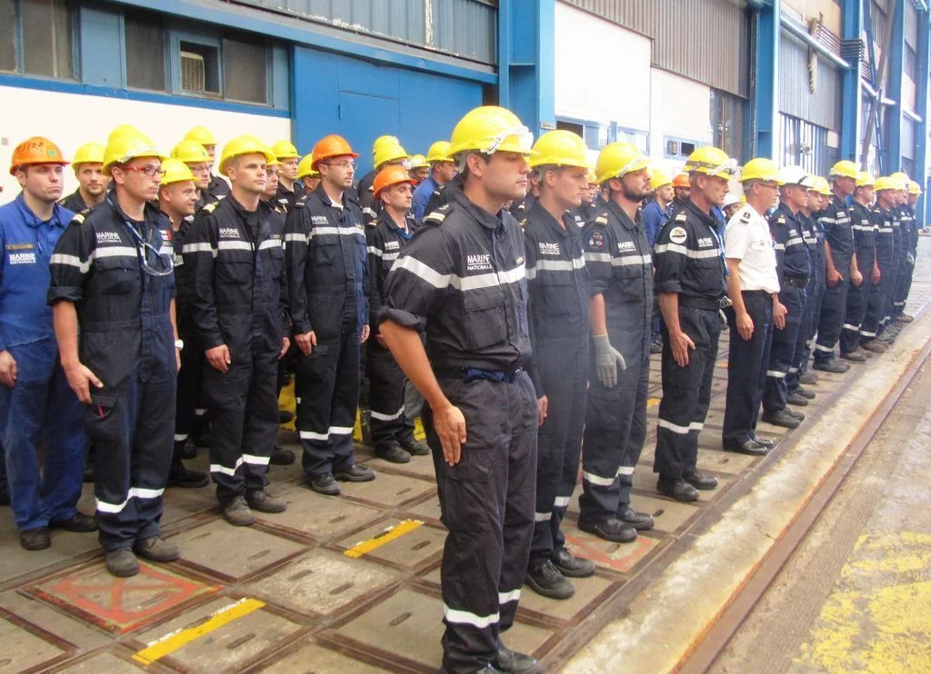 Première cérémonie des couleurs pour l'équipage bleu du Triomphant