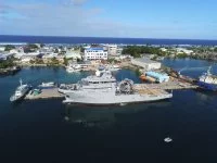 Le BSAOM Bougainville dans le port de Majuro (îles Marshall)