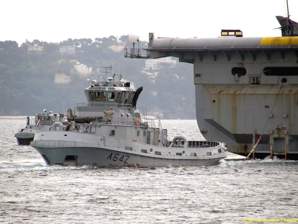 DerriÃ¨re le Charles de Gaulle