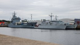 Le chasseur de mines Céphée dans le port de Glasgow (Ecosse)