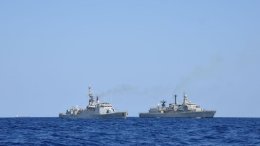 Le patrouilleur de haute mer Commandant Blaison et la frégate grecque Kountouriotis