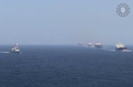 Les bâtiments de la mission Aspides assurent la protection de navires de commerce
